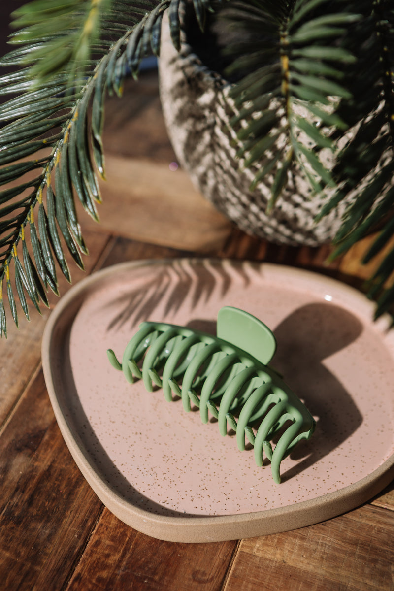 SOPHIA LARGE HAIR CLIP - KHAKI