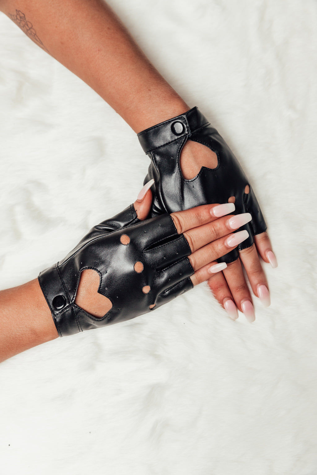 FAUX LEATHER GLOVES - BLACK