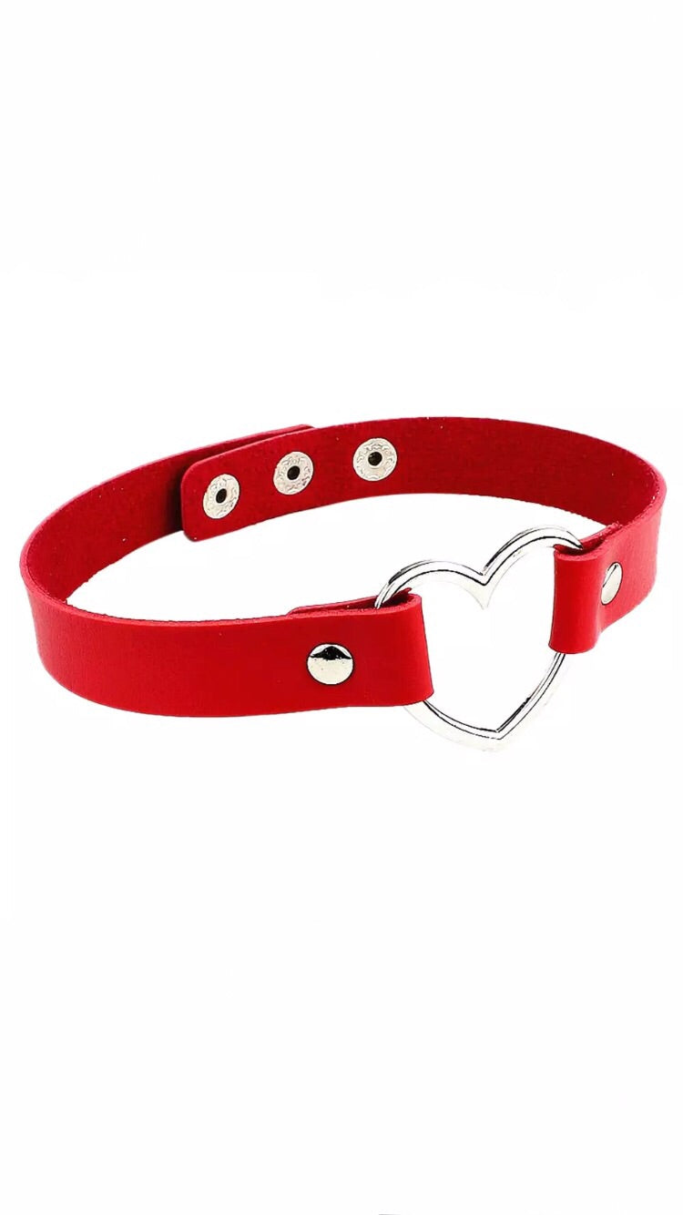 RED HEART CHOKER